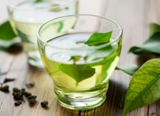 Rischi epatici, l’Ue abbassa le dosi degli estratti di tè verde negli alimenti tè verde