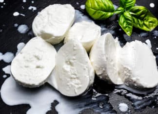 Mozzarella, il test svizzero: troppi germi in quella italiana MOZZARELLA