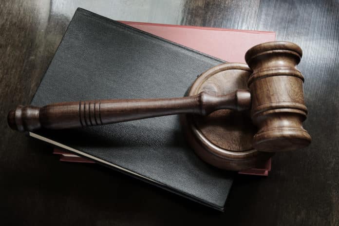 Judge gavel and legal books on wooden table, law concept OBLIO ONCOLOGICO