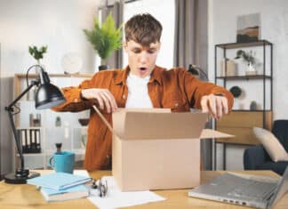 Pacco arrivato vuoto, Agcom: “Poste deve risarcire il destinatario” poste