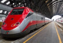 Rimborsi Trenitalia, via l’obbligo di certificare la rinuncia: gli impegni con l’Agcm per evitare la sanzione trenitalia