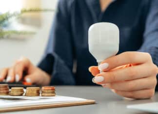Luce, il rientro al mercato tutelato è possibile entro il 1° luglio ma occhio ai tempi lunghi luce