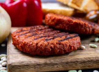 Salamini, burger, pollo e mortadella: quando l’alternativa veg è davvero più salutare veg