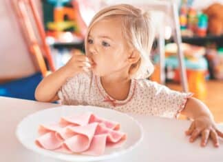 Acqua nel prosciutto cotto: “Nessuno la indica nel nome? Allora aboliamo l’obbligo” PROSCIUTTO COTTO