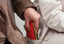 Prelievi con bancomat rubato in metropolitana, la banca deve rimborsare BANCOMAT RUBATO