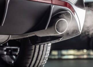 Emissioni auto, Bruxelles confronta le promesse: ecco le case più affidabili auto smog gas
