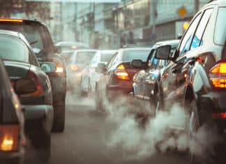Auto, riduzione emissioni dal 2025: produttori chiedono rinvio, Bruxelles: “Avete avuto abbastanza tempo per prepararvi” auto