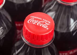 Sei tipi di microplastiche nella Coca-Cola: le nuove analisi MICROPLASTICHE COCA-COLA