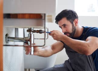 Riparazioni in casa, una guida per evitare i trucchi che fanno lievitare i costi riparazioni
