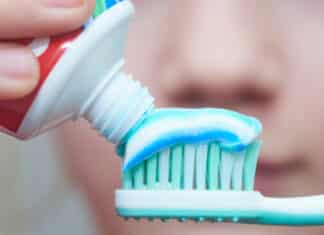 Di che pasta sono fatti? Test su 20 dentifrici: slalom tra piombo e biossido di titanio