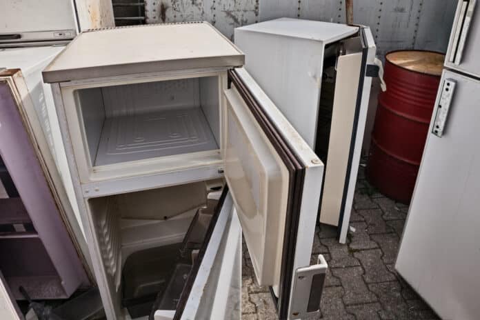 fridges dump, broken fridges containing cfc dl Ambiente ritiro gratuito