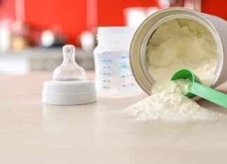 Latte in formula per neonati, il governo inglese vuole produrlo in proprio per abbassare i prezzi LATTE PER NEONATI