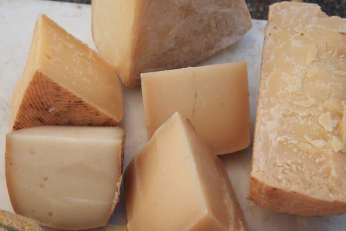 formaggio pecorino stagionato