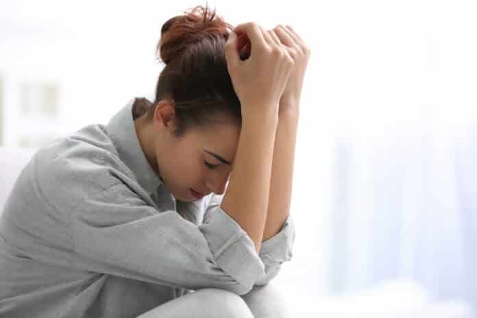 Depressed young woman at home DISTUBI ALIMENTARI