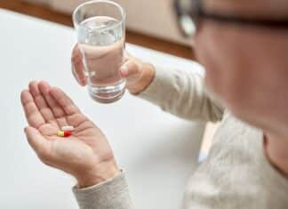 Farmaci e anziani: quando la cura diventa un rischio FARMACI ANZIANI