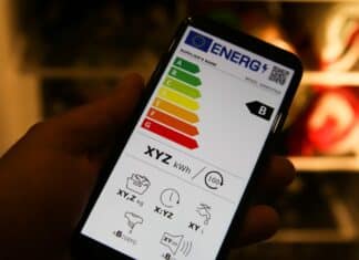 Dal 20 giugno obbligatoria l’etichetta energetica per smartphone e tablet. Cosa cambia smartphone