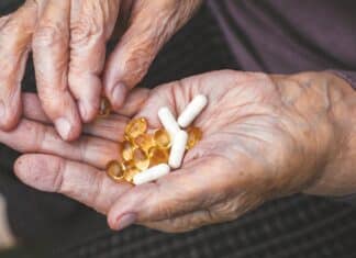 7 farmaci che possono diventare un rischio per gli anziani FARMACI ANZIANI