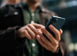 Smartphone, il sondaggio sulla durata media: Oppo meglio di Apple, staccata Nokia smartphone
