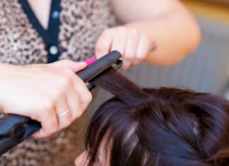 Piastre e liscianti per capelli, allarme sui rischi di cancro a pancreas e tiroide