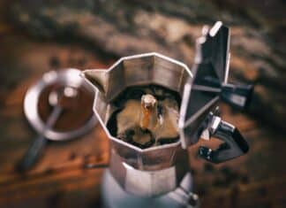 Ecco cosa si trova già nel secondo caffè fatto con una moka non lavata MOKA ACRILAMMIDE