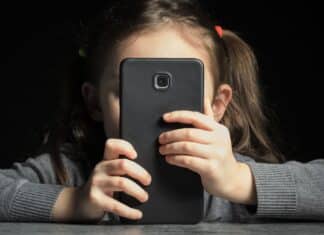 Troppi schermi, meno attenzione: lo studio che mette in relazione Smartphone e ADHD ADHD