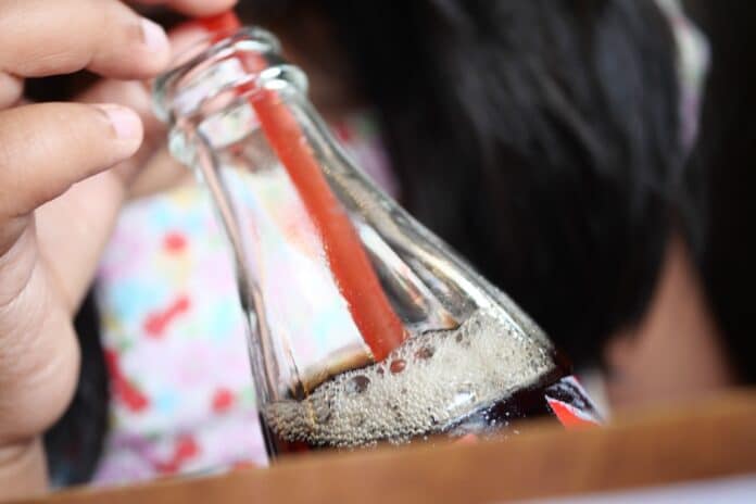 Child Enjoying a fizzy drink at a casual setting IPERTENSIONE BAMBINI
