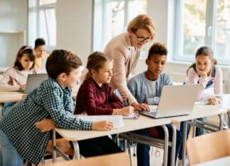 Scuola, obbligatorio lo Spid per il registro elettronico. E fino alle medie accesso solo per i genitori scuola registro