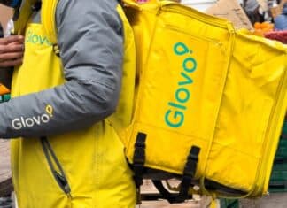 Glovo, la Procura di Milano: aumenti fittizi, i rider vanno regolarizzati glovo