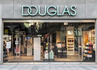 Acquista integratori sul sito Douglas: li riceve scaduti e… risponde l’azienda
