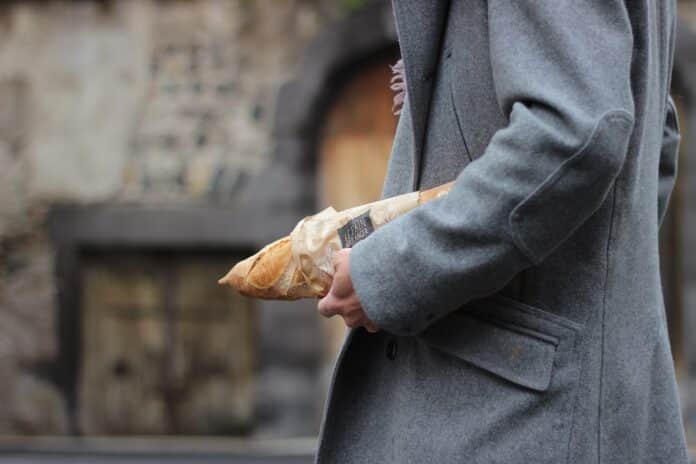 Français et baguette de pain CADMIO