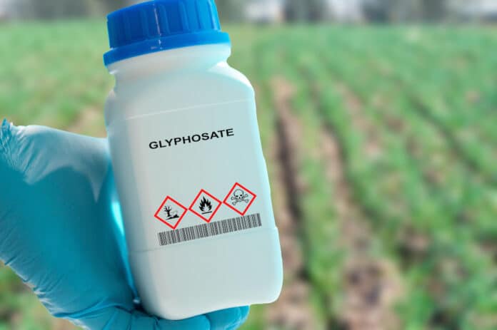GLIFOSATO Glyphosate A broad-spectrum herbicide used to control weeds in crops such as soybeans, corn, and cotton. GLIFOSATO