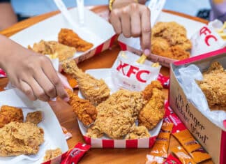 La denuncia di Federconsumatori: “Kfc regala pollo a chi si tatua il logo” KFC POLLO SCADUTO