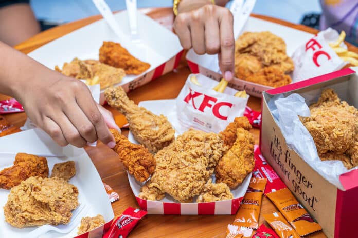 KFC POLLO SCADUTO is popular fast food chain known as Kentucky Fried Chicken.background of KFC restaurant.selective focus.THAILAND,29 Oct 2565 KFC POLLO SCADUTO