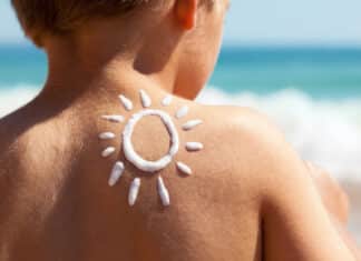 Sole e bambini: i 10 falsi miti da sfatare