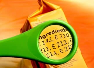 Gli 8 additivi da semaforo rosso più frequenti nei nostri cibi