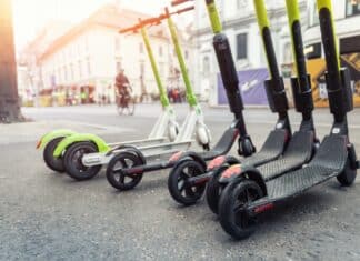 Monopattini elettrici, da domani obbligo di assicurazione: rischio multe fino a 400 euro monopattini