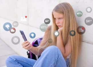 Limite di età social a 15 anni: si può davvero far rispettare il blocco? divieto social bambini