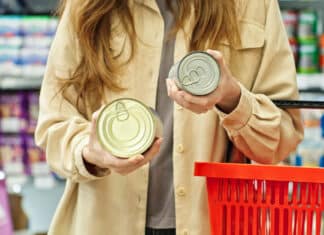 Rapporto Coop 2026: gli italiani stringono la cinghia, ma non rinunciano al cibo